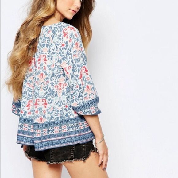 Hollister Printed top - Picture 2 of 7